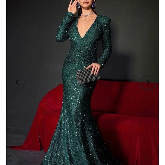 Faeriesty Dresses & Skirts - Elegant Green Long Sleeve Evening Dress